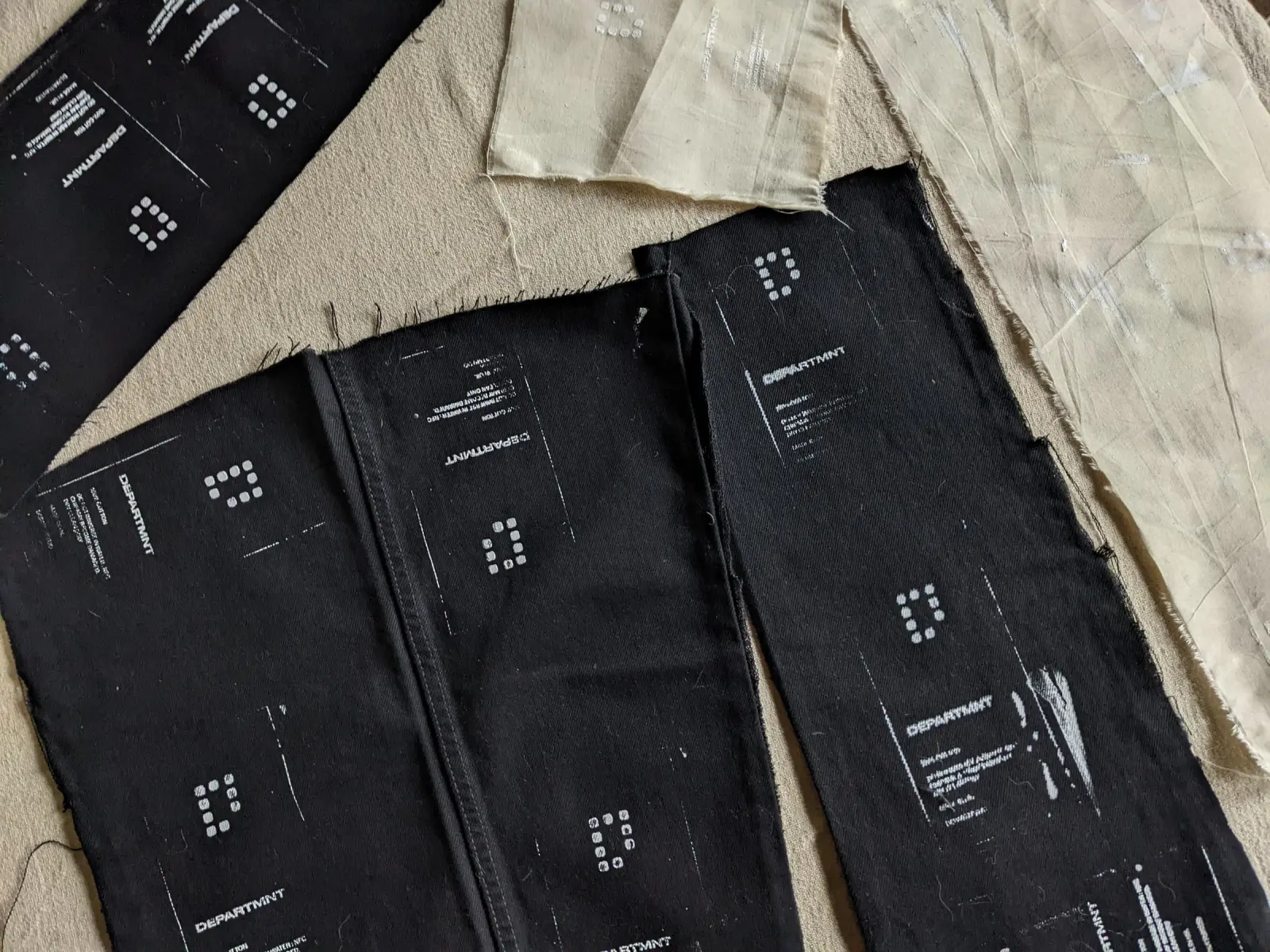 Packaging: a printed pouch for every pair