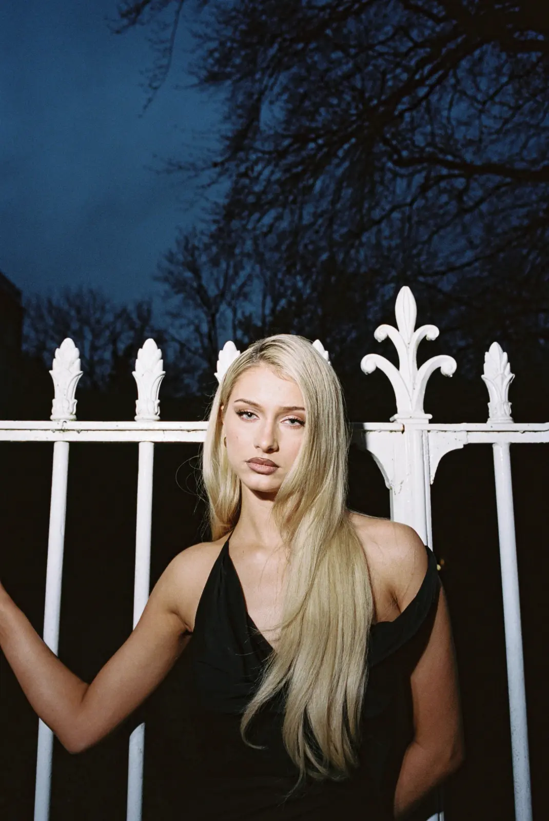 Mulaa Joans at the railings, at night