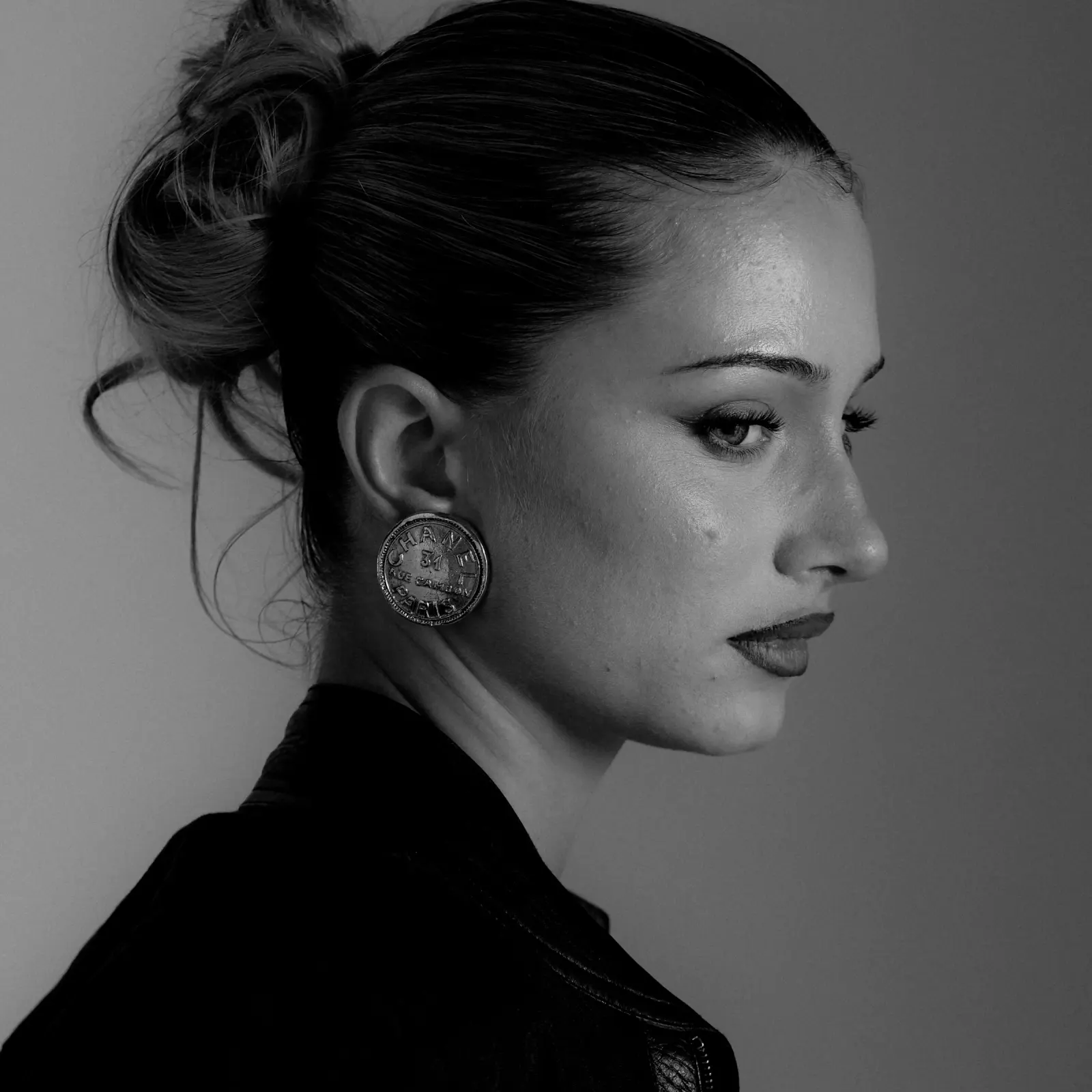Mulaa Joans, in profile